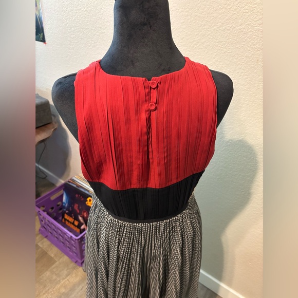 Medium Women’s Greylin Dress - Picture 7 of 9